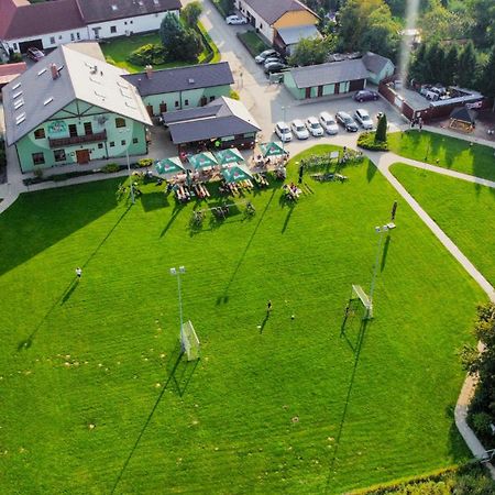 Restaurace A Penzion Kamenec Jilešovice Exteriör bild