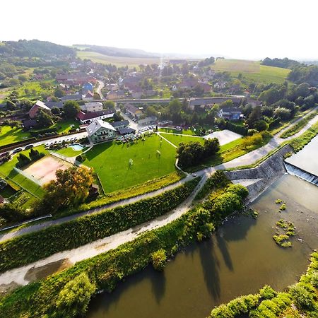 Restaurace A Penzion Kamenec Jilešovice Exteriör bild