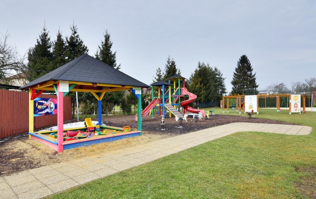 Restaurace A Penzion Kamenec Jilešovice Exteriör bild
