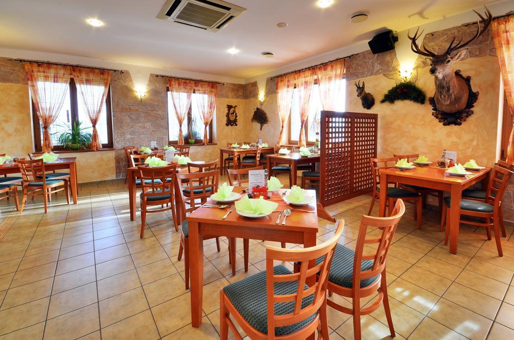 Restaurace A Penzion Kamenec Jilešovice Exteriör bild