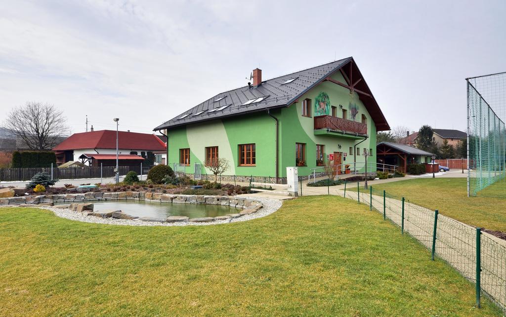 Restaurace A Penzion Kamenec Jilešovice Exteriör bild