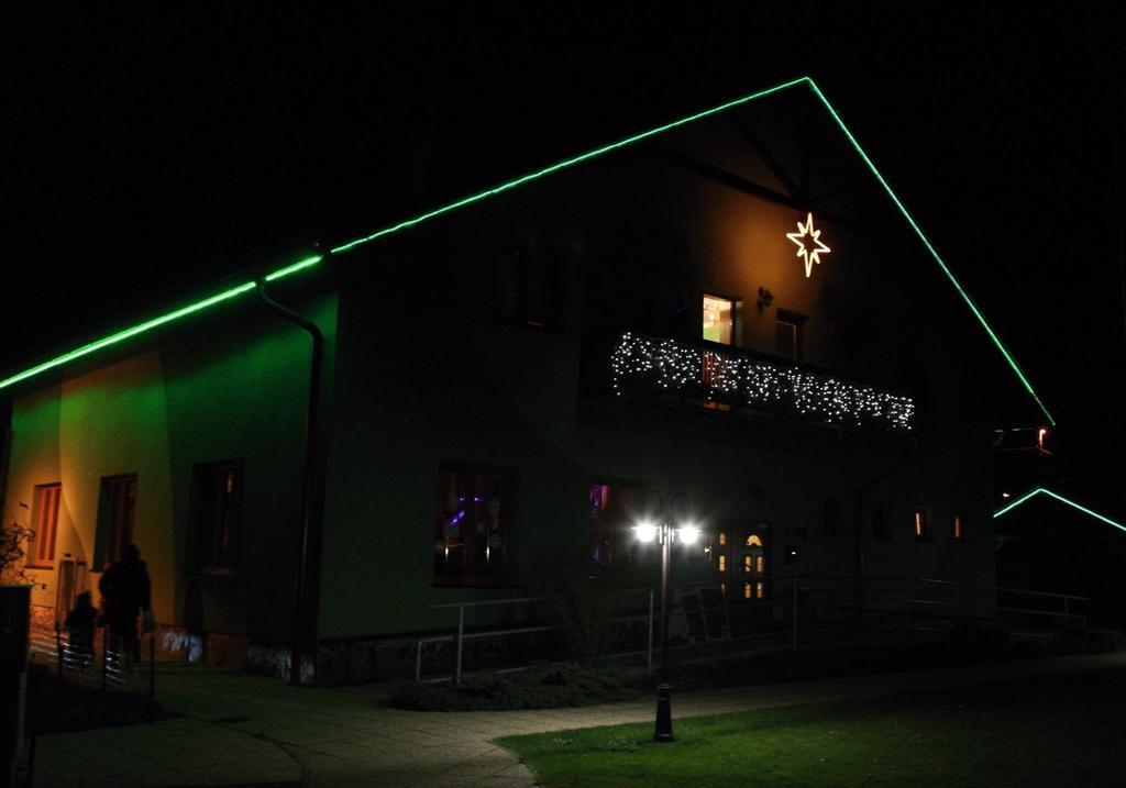 Restaurace A Penzion Kamenec Jilešovice Exteriör bild