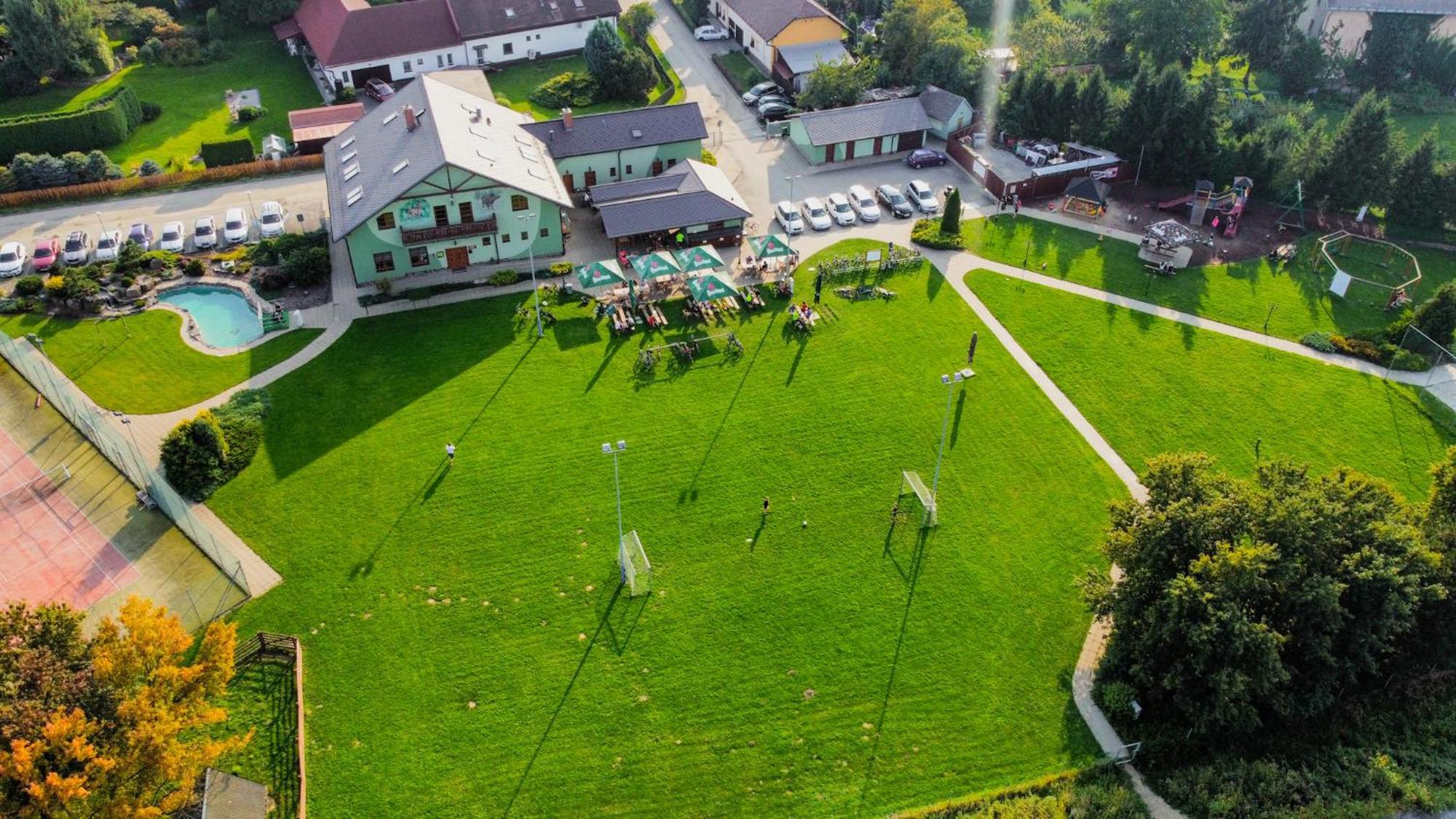Restaurace A Penzion Kamenec Jilešovice Exteriör bild